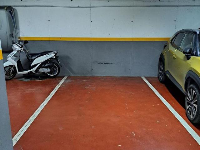 Garaje en venta en calle Del Duero, Barcelona, de 12 m² por 35.000