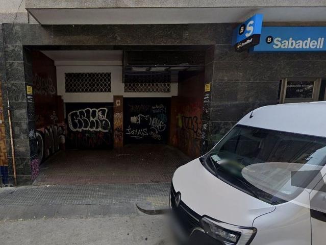 Garaje en venta en calle Del Doctor Ferran, Cornellà de Llobregat, de 9 m² por 5.950