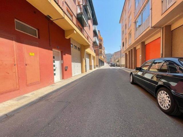 Garaje en venta en calle Del Pallars, Pobla de Segur, la, de 19 m² por 7.500