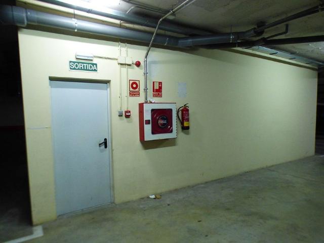 Garaje en venta en calle Del Paper, Banyoles, de 30 m² por 8.000