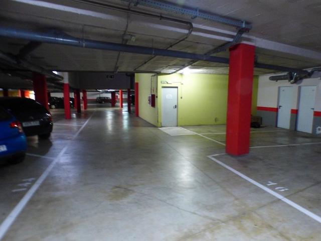 Garaje en venta en calle Del Paper, Banyoles, de 3 m² por 1.600