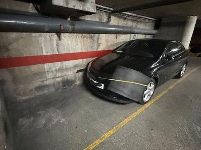 Garaje en venta en calle Del Robí, Barcelona, de 11 m² por 23.000