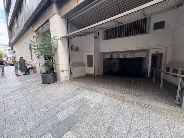 Garaje en venta en calle Del Sol, Sabadell, de 571 m² por 17.000