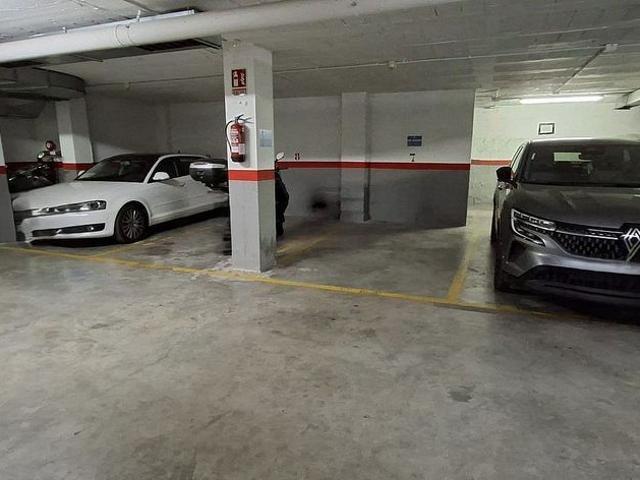 Garaje en venta en calle Del Torrent D'en Grau, Badalona, de 12 m² por 16.000