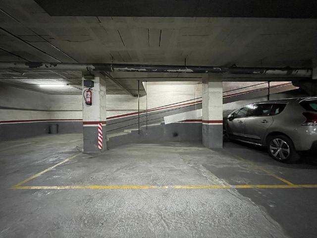 Garaje en venta en calle Del Trobador, Barcelona, de 14 m² por 25.000