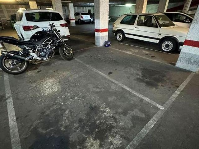 Garaje en venta en calle Del Vallespir, Barcelona, de 14 m² por 21.000