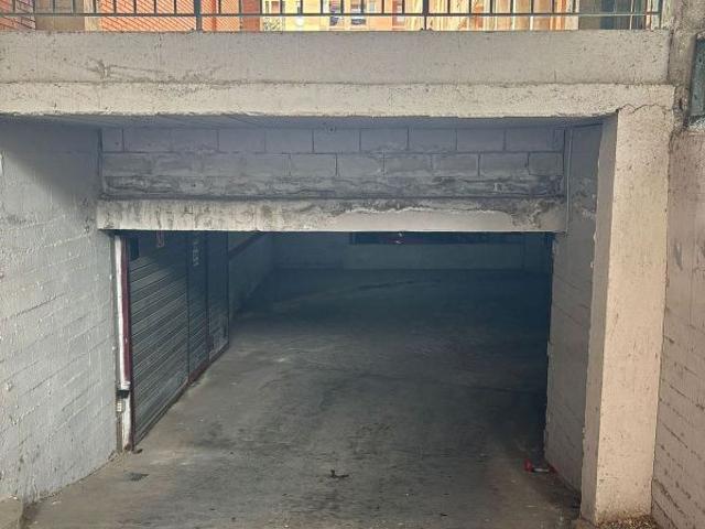 Garaje en venta en calle Dels Alts Forns, Barcelona, de 27 m² por 12.500