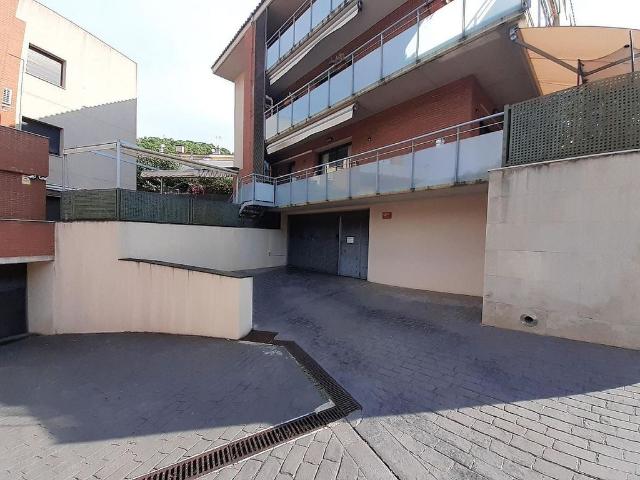 Garaje en venta en calle Dels Garrofers, Castellar del Vallès, de 11 m² por 10.000