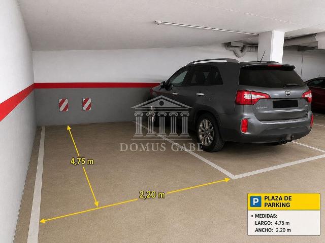 Garaje en venta en calle Dels Pirineus, Santa Coloma de Gramanet, de 13 m² por 11.000