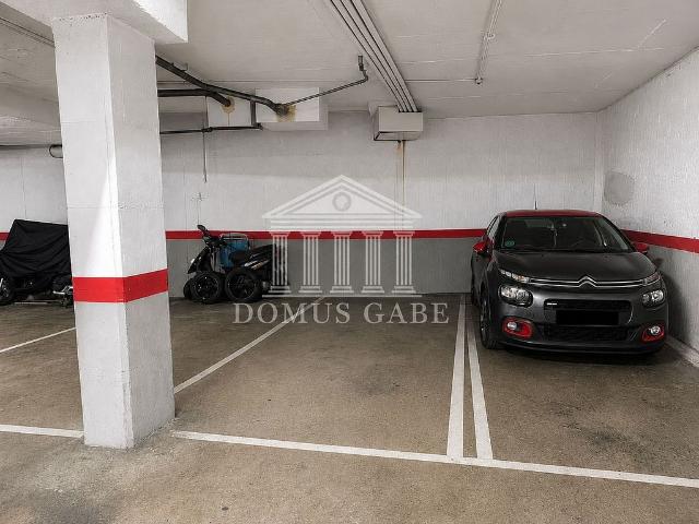 Garaje en venta en calle Dels Pirineus, Santa Coloma de Gramanet, de 15 m² por 11.500