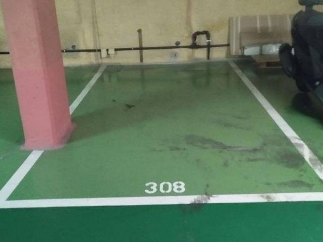 Garaje en venta en calle D'escornalbou, Barcelona, de 10 m² por 23.000