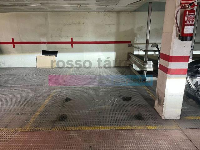Garaje en venta en calle D'homer, Barcelona, de 10 m² por 29.000