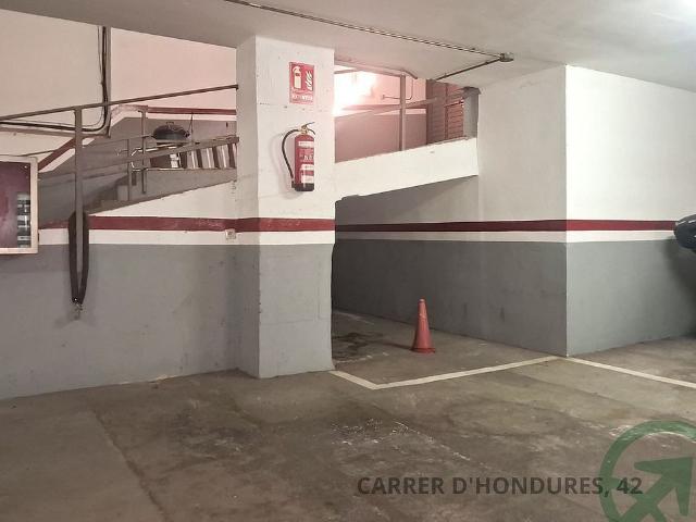 Garaje en venta en calle D'hondures, Barcelona, de 13 m² por 17.000