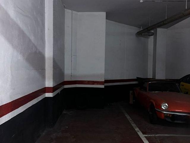 Garaje en venta en calle Enric Granados, Sant Boi de Llobregat, de 13 m² por 13.000