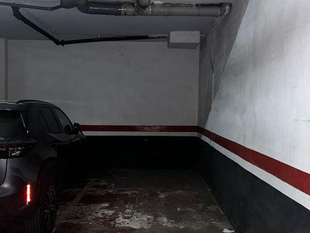 Garaje en venta en calle Enric Granados, Sant Boi de Llobregat, de 11 m² por 12.000