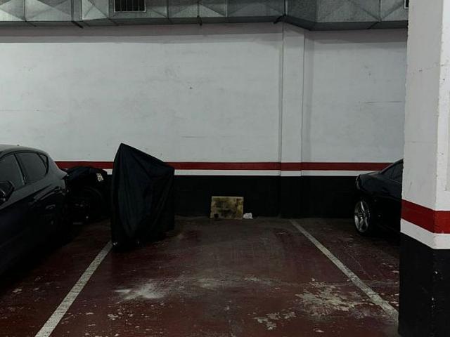Garaje en venta en calle Enric Granados, Sant Boi de Llobregat, de 16 m² por 19.000