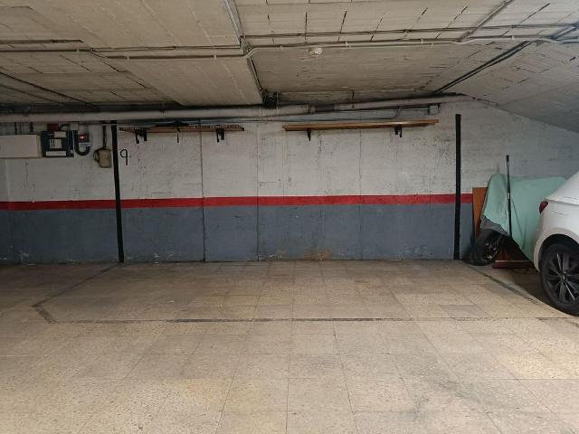 Garaje en venta en calle Enric Prat de la Riba, Vic, de 20 m² por 3.500