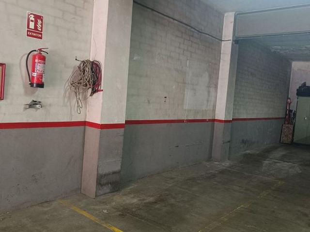 Garaje en venta en calle Eduard Rodeja, Figueres, de 11 m² por 9.800