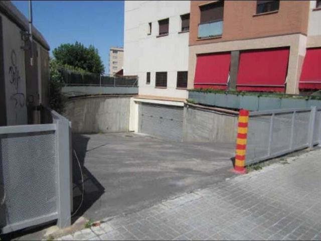 Garaje en venta en calle Estoril, Barbera del Vallès, de 6 m² por 3.600
