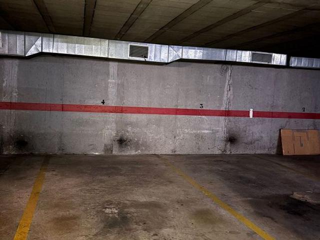 Garaje en venta en calle Escultor Rocamora, Reus, de 13 m² por 14.000