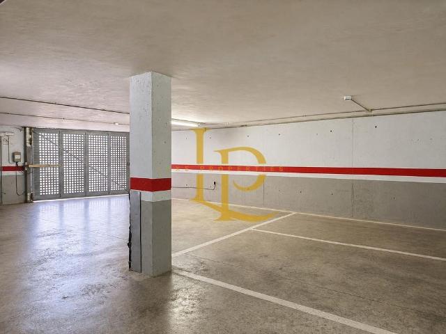 Garaje en venta en calle Josep i Ferrer, Rubí, de 16 m² por 25.000