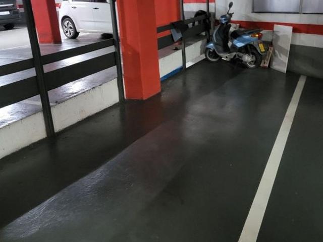 Garaje en venta en calle Lope de Vega, Badalona, de 12 m² por 18.000