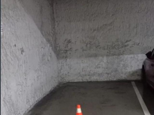 Garaje en venta en calle Llobregat, Hospitalet de Llobregat, L´, de 13 m² por 17.300