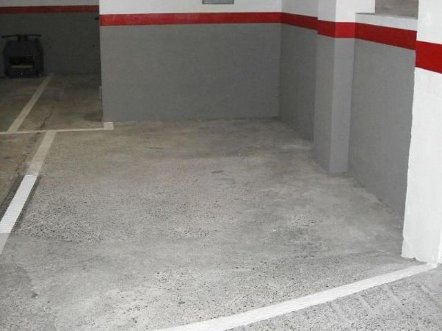 Garaje en venta en calle Mossèn Gelabert, Olot, de 11 m² por 8.000