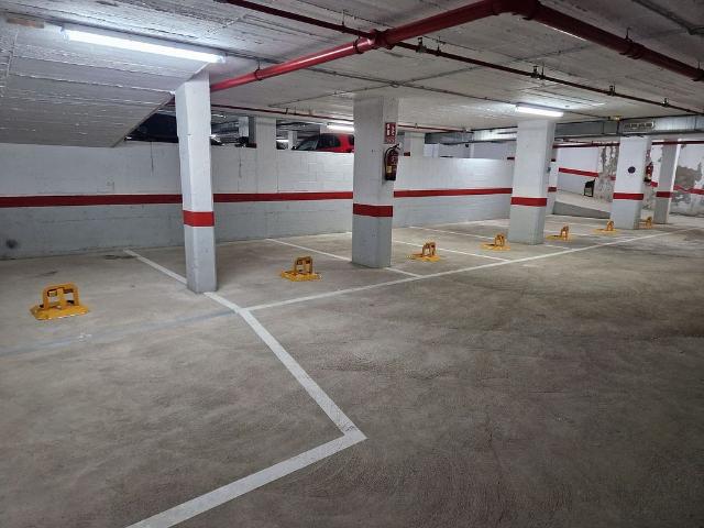 Garaje en venta en calle Mallorca, Sant Boi de Llobregat, de 15 m² por 7.500