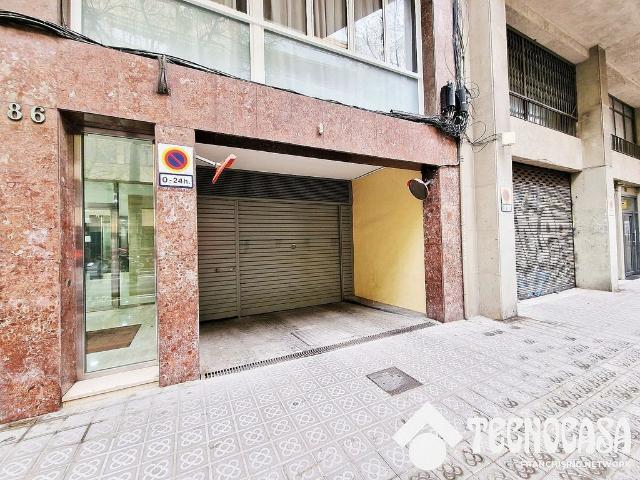 Garaje en venta en calle Mallorca Viladomat, Barcelona, de 10 m² por 15.000