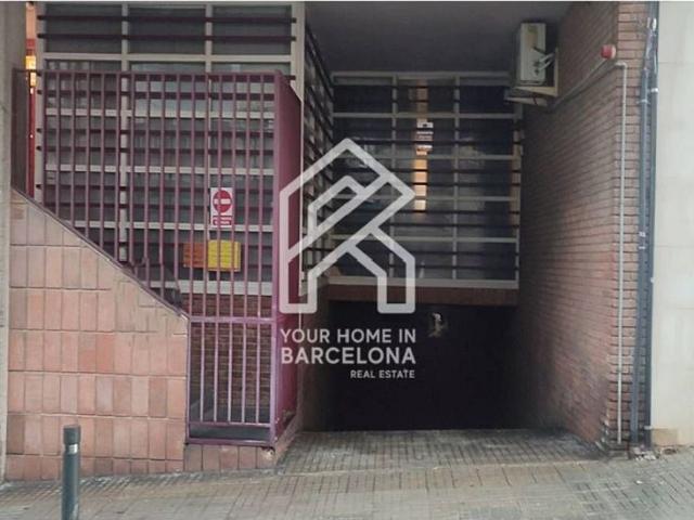 Garaje en venta en calle Mare de Déu de la Mercè, Santa Coloma de Gramanet, de 22 m² por 25.900