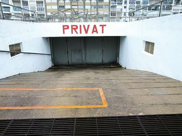 Garaje en venta en calle Mugab, Castelló d´Empúries, de 18 m² por 22.000