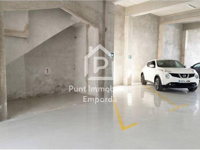 Garaje en venta en calle Sant Pau, Figueres, de 11 m² por 15.000
