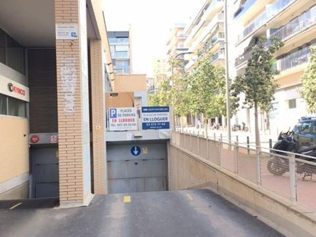 Garaje en venta en calle Santa Eulàlia, Hospitalet de Llobregat, L´, de 10 m² por 21.000