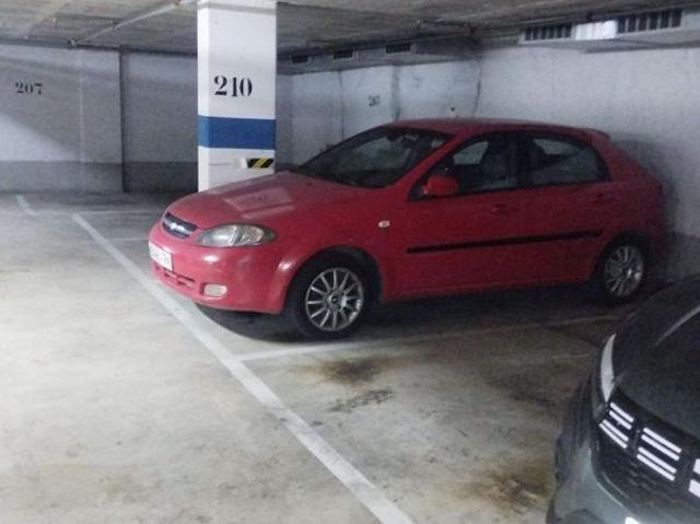 Garaje en venta en calle Santa Eulàlia, Hospitalet de Llobregat, L´, de 8 m² por 14.000