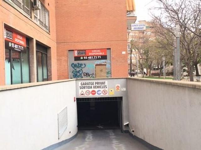 Garaje en venta en calle Santa Eulàlia, Hospitalet de Llobregat, L´, de 9 m² por 11.000