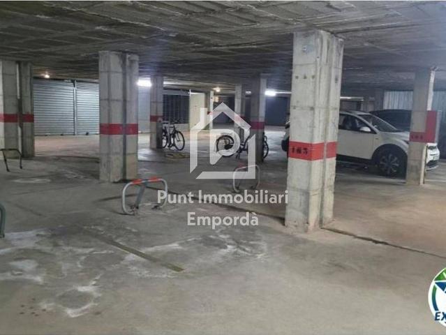 Garaje en venta en calle Poblat Tipicedifici Nausica, Castelló d´Empúries, de 11 m² por 19.500