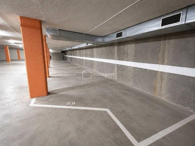 Garaje en venta en calle Pujada Creu de Palau, Girona, de 25 m² por 26.000
