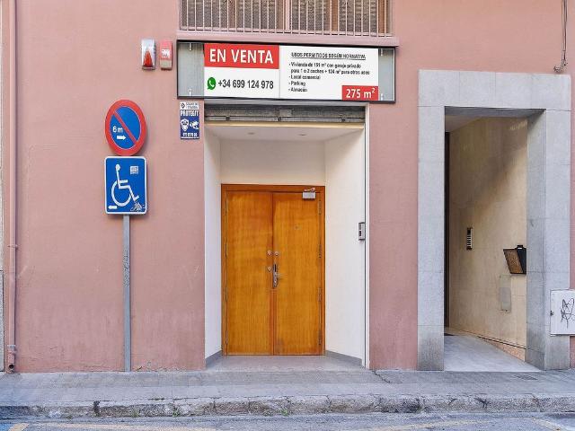 Garaje en venta en calle Rocabertí, Figueres, de 151 m² por 149.000