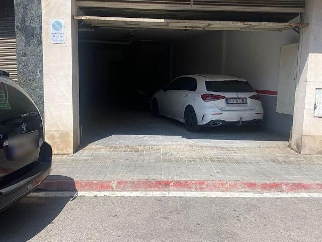 Garaje en venta en calle Romà, Granollers, de 16 m² por 15.000