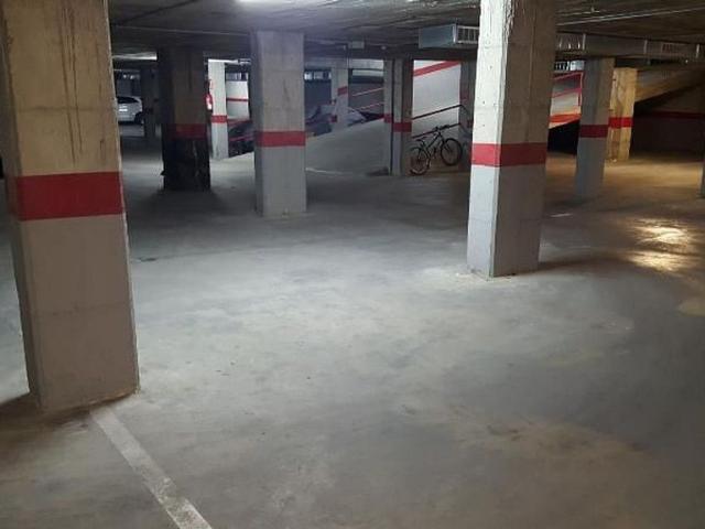 Garaje en venta en calle Raval Cortines, Vic, de 12 m² por 6.000