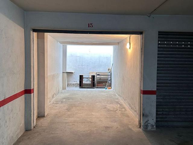 Garaje en venta en calle Verge de la Guia, Olot, de 18 m² por 15.000