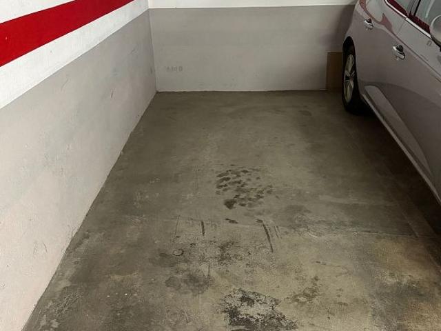 Garaje en venta en carretera D'esplugues, Cornellà de Llobregat, de 9 m² por 9.500