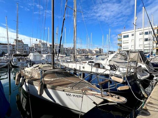 Garaje en venta en Castelló d´Empúries, de 33 m² por 58.000
