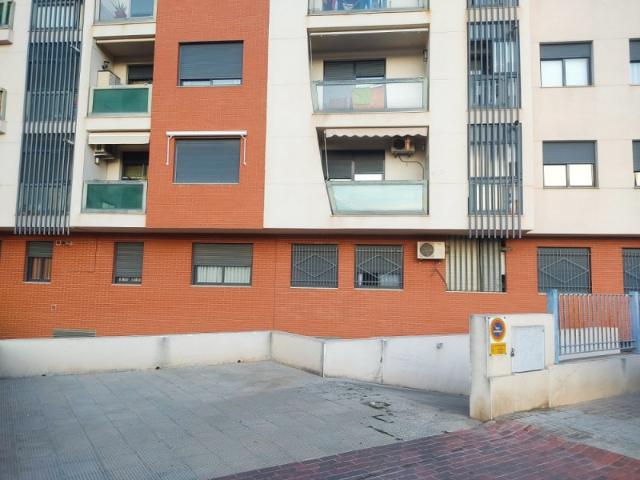 Garaje en venta en Almansa, S.U.P 2