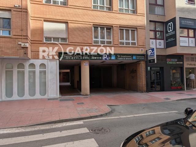 Garaje en Venta en Avd. Montserrat