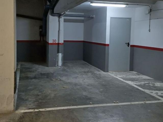 Garaje en venta en avenida València, Olot, por 18.500