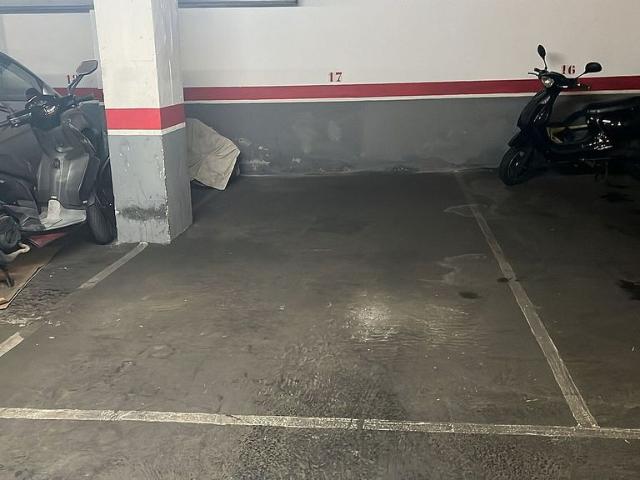 Garaje en venta en avenida De Vallcarca, Barcelona, de 13 m² por 24.000