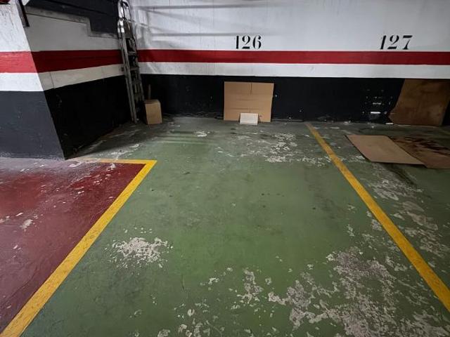 Garaje en venta en avenida De Catalunya, Badalona, por 18.000