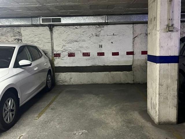 Garaje en venta en avenida De la Generalitat, Santa Coloma de Gramanet, de 9 m² por 13.000